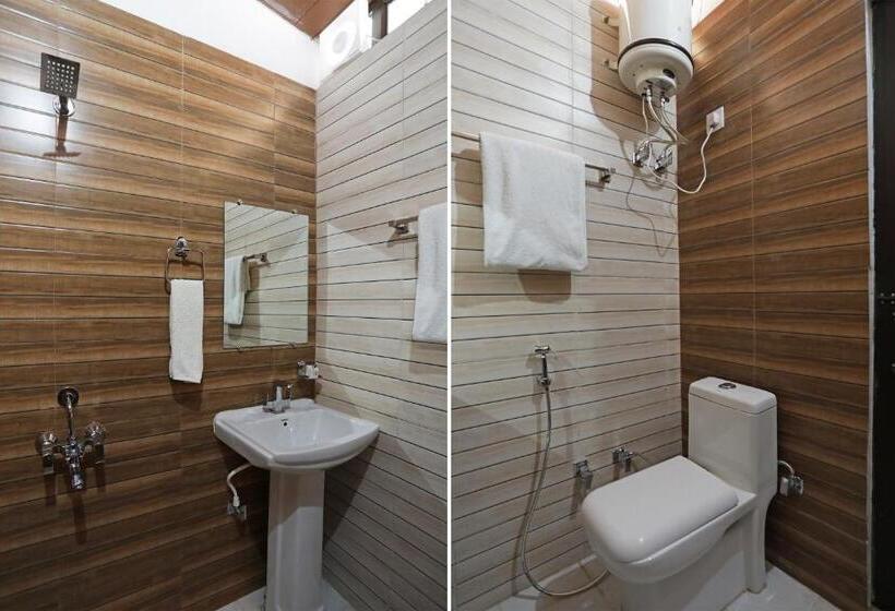 فندق Oyo 12212 Crazy Door