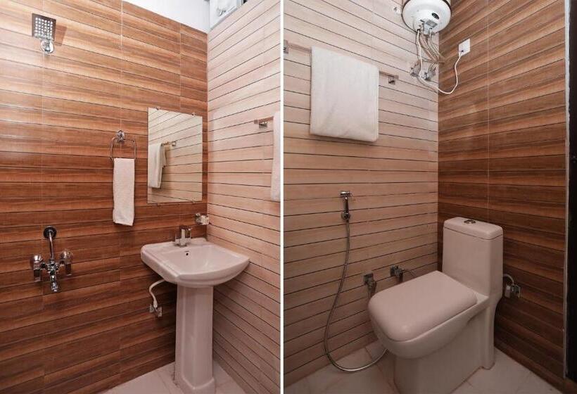 فندق Oyo 12212 Crazy Door