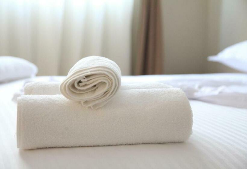 בית מלון כפרי Shëngjini Apartments  Twin Towers