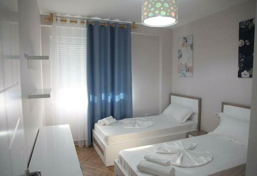 בית מלון כפרי Shëngjini Apartments  Twin Towers