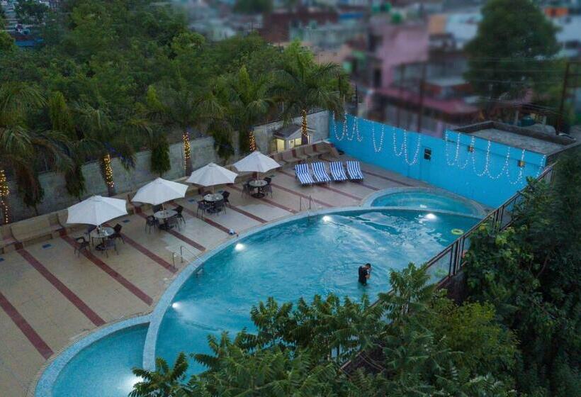 בית מלון כפרי The Competent Palace