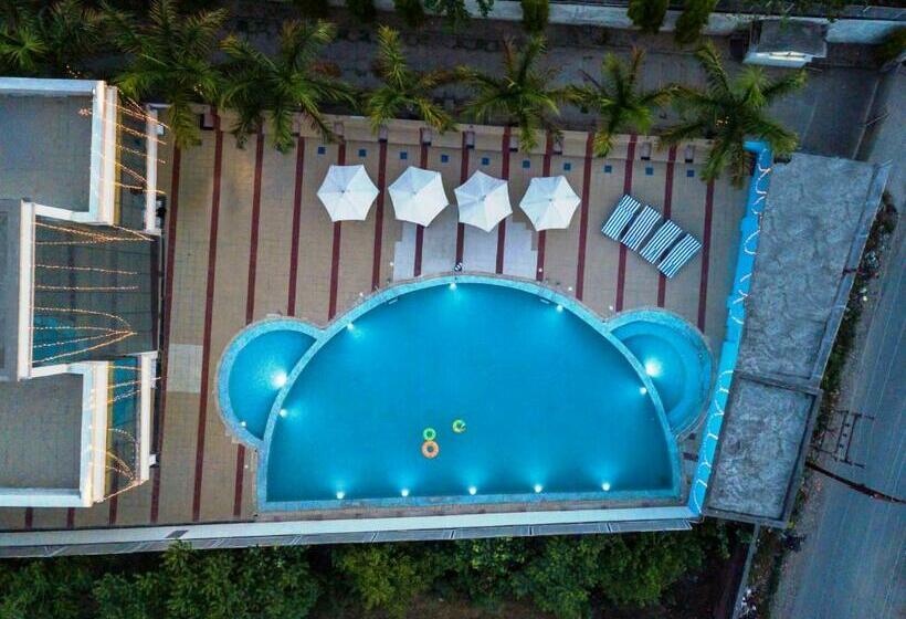 בית מלון כפרי The Competent Palace