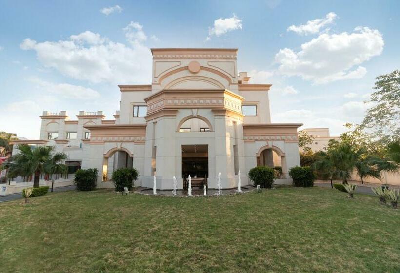 בית מלון כפרי The Competent Palace