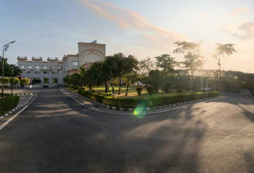 בית מלון כפרי The Competent Palace