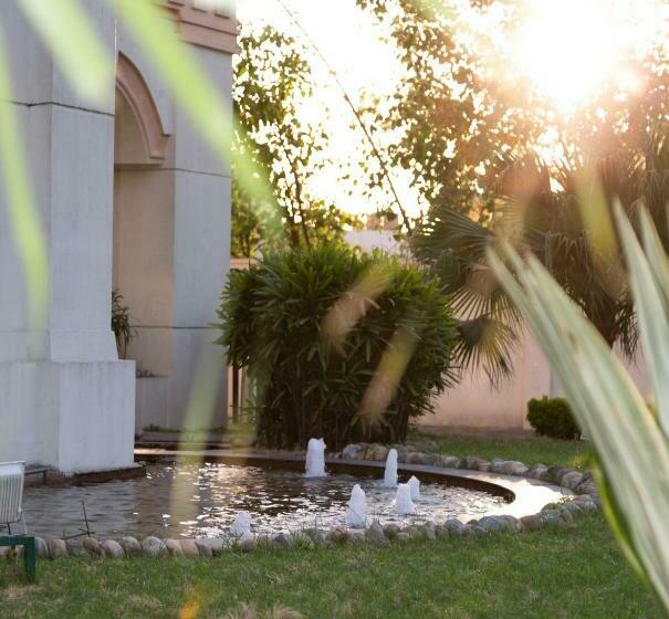 בית מלון כפרי The Competent Palace