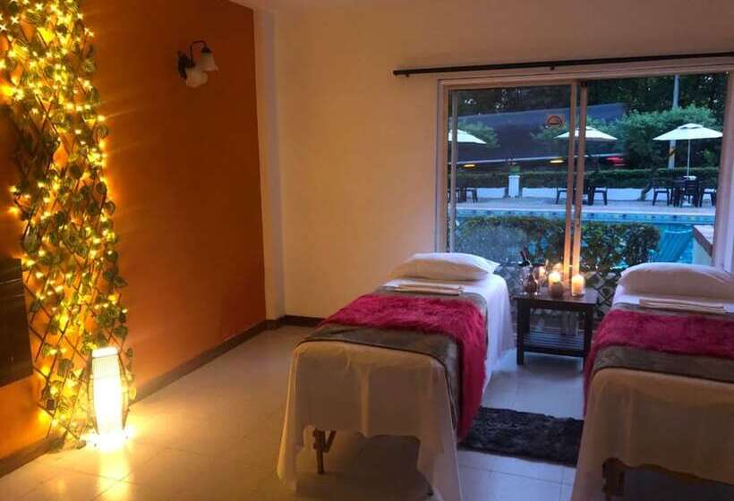 호텔 Y Restaurante Mesón Del Gitano