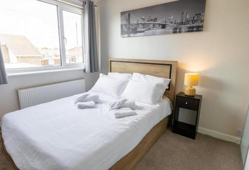 Hullidays East Modern Detached 3 Bed House