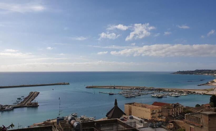 פנסיון Domus Aurea