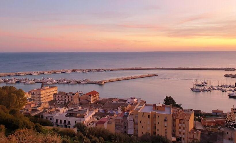 פנסיון Domus Aurea