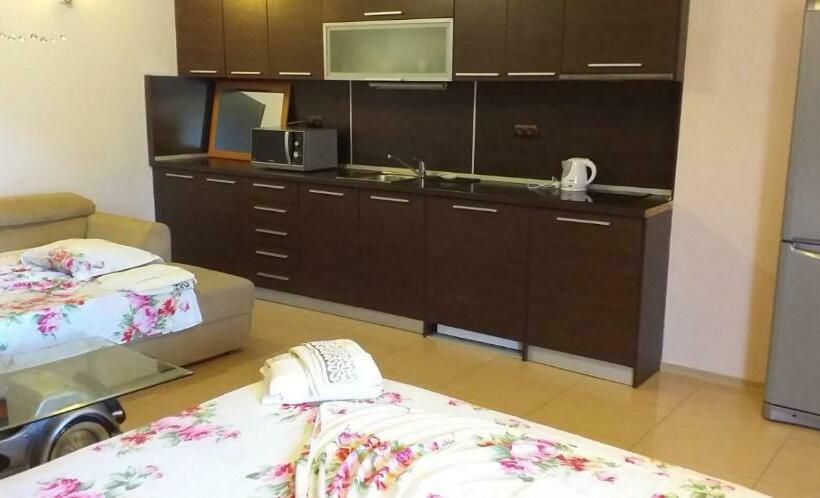 פנסיון Family House Katerini