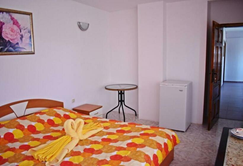 פנסיון Family House Katerini