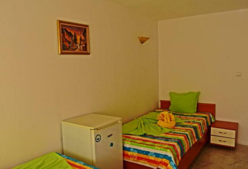 פנסיון Family House Katerini