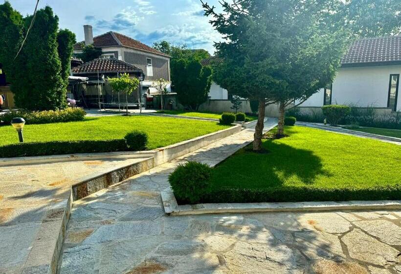 Пансион Guestrooms Stoyanovi