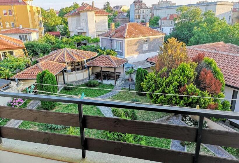 Пансион Guestrooms Stoyanovi