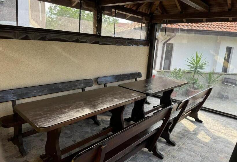 Пансион Guestrooms Stoyanovi