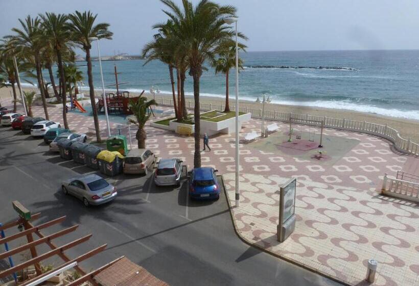 펜션 Hostal Cortés