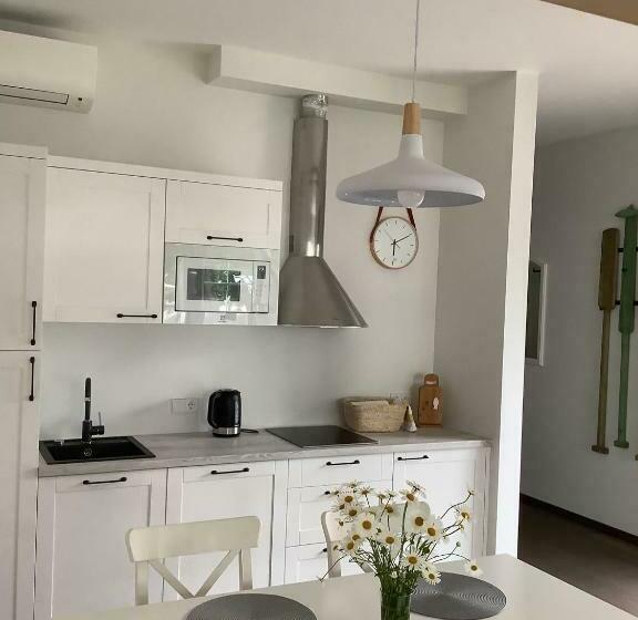 پانسیون Vila May