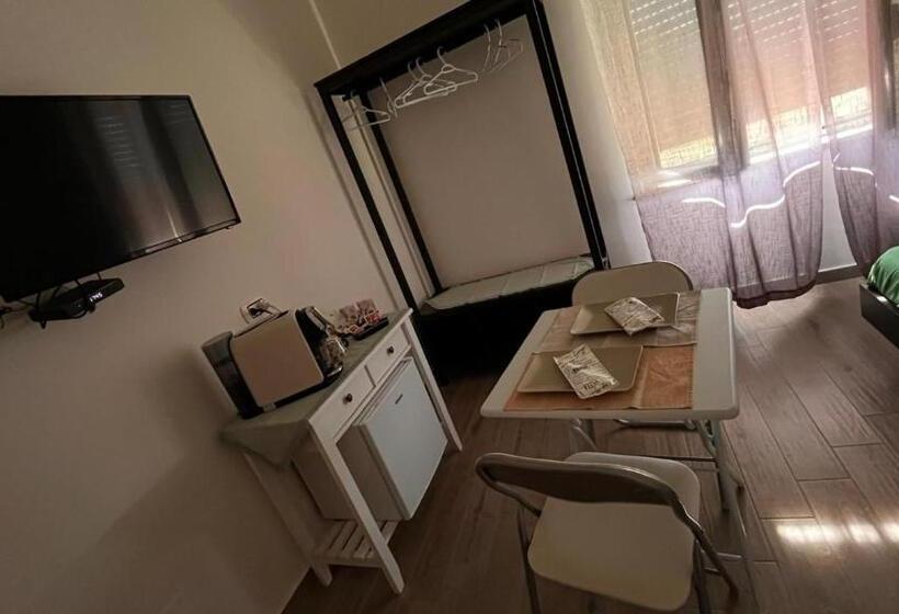 膳宿费 White Room