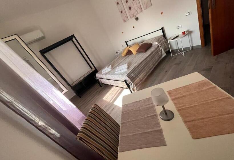 膳宿费 White Room