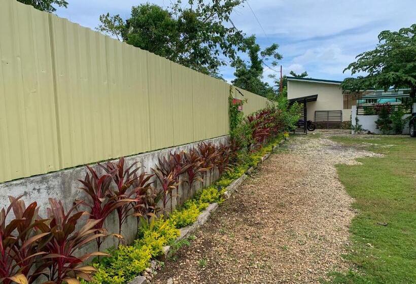 استراحتگاه Midnite Inn