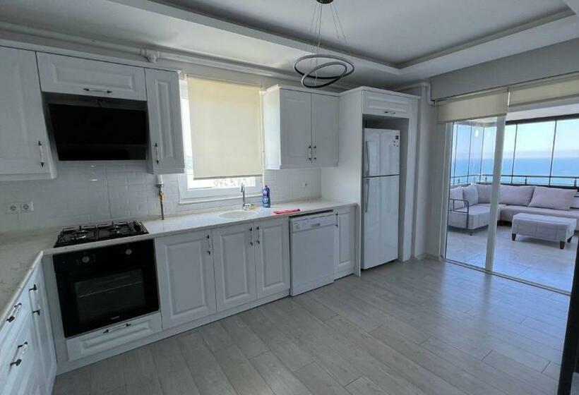 Site Içerisinde Deniz Manzaralı Ve Sahile Yakın Otopark Sorunu Bulunmayan Kiralık Daire