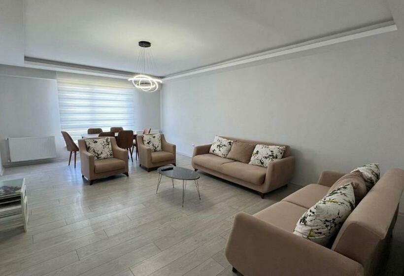 Site Içerisinde Deniz Manzaralı Ve Sahile Yakın Otopark Sorunu Bulunmayan Kiralık Daire