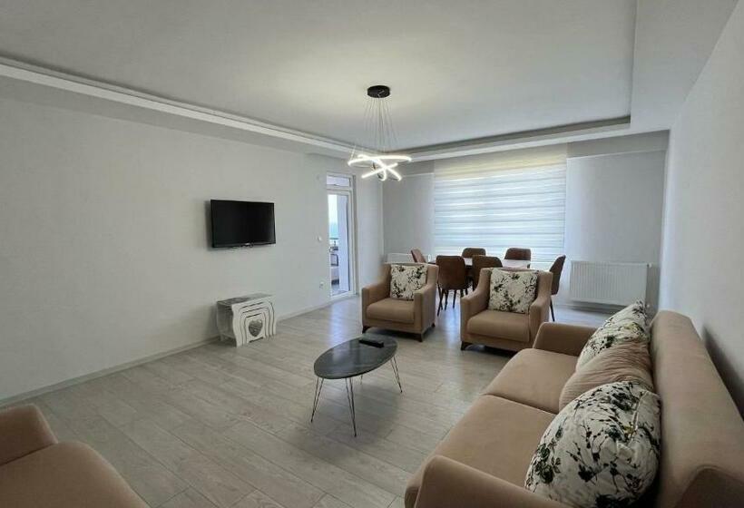 Site Içerisinde Deniz Manzaralı Ve Sahile Yakın Otopark Sorunu Bulunmayan Kiralık Daire