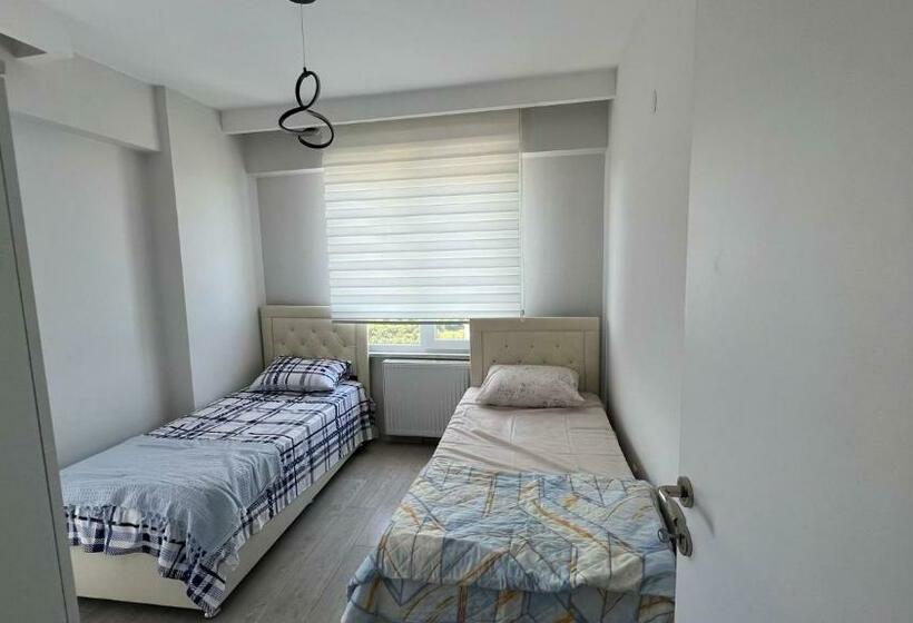 Site Içerisinde Deniz Manzaralı Ve Sahile Yakın Otopark Sorunu Bulunmayan Kiralık Daire