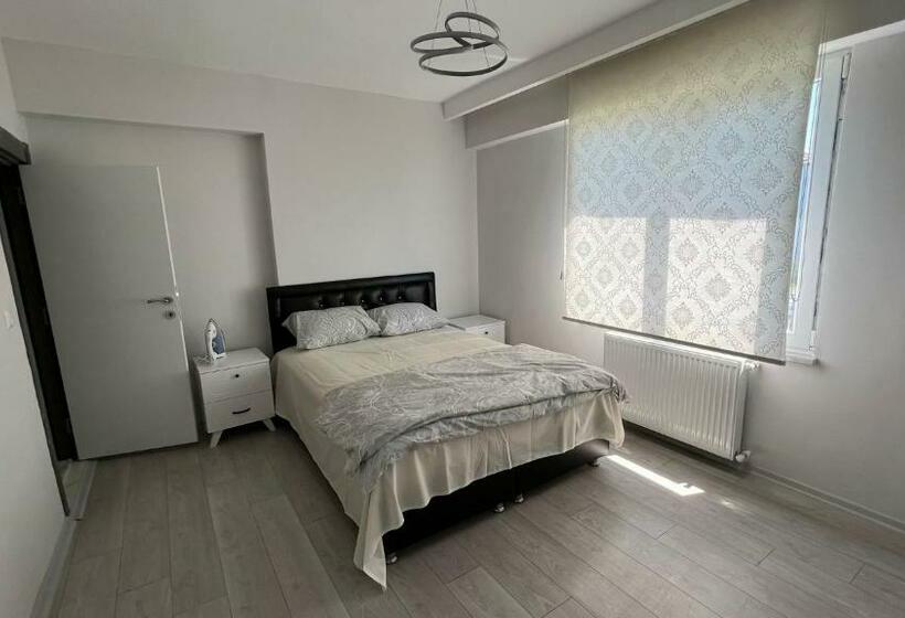 Site Içerisinde Deniz Manzaralı Ve Sahile Yakın Otopark Sorunu Bulunmayan Kiralık Daire