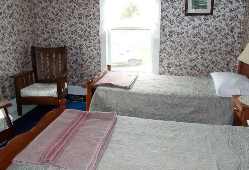 فندق صغير Margaree Harbour View Inn B&b