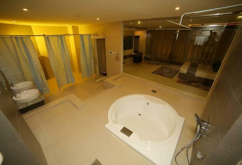 旅馆 Vavas Inn & Suites