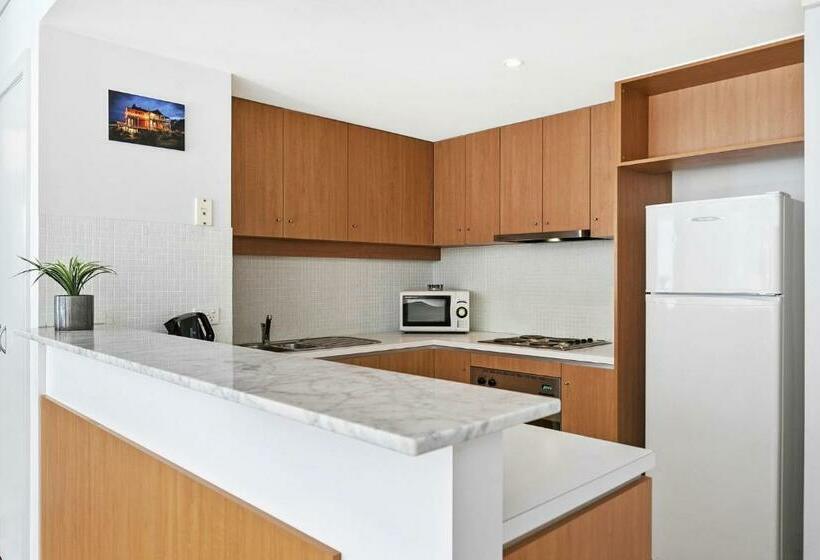 Apartment 6 Pacific Apartments