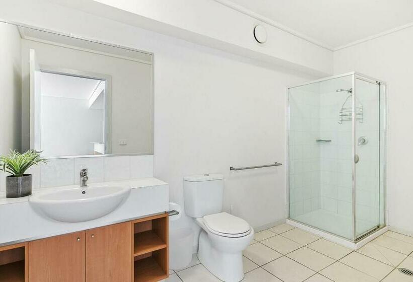 Apartment 6 Pacific Apartments