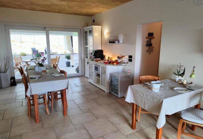 مبيت وإفطار Ai Pianai