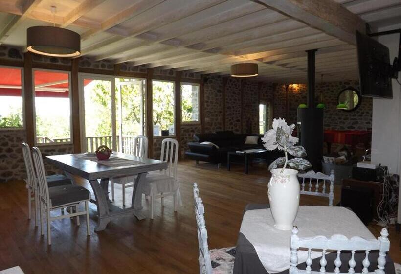 مبيت وإفطار Artense Hotes