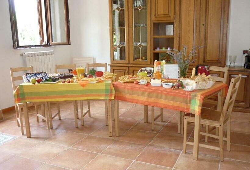 مبيت وإفطار Il Poggio Di Traverde