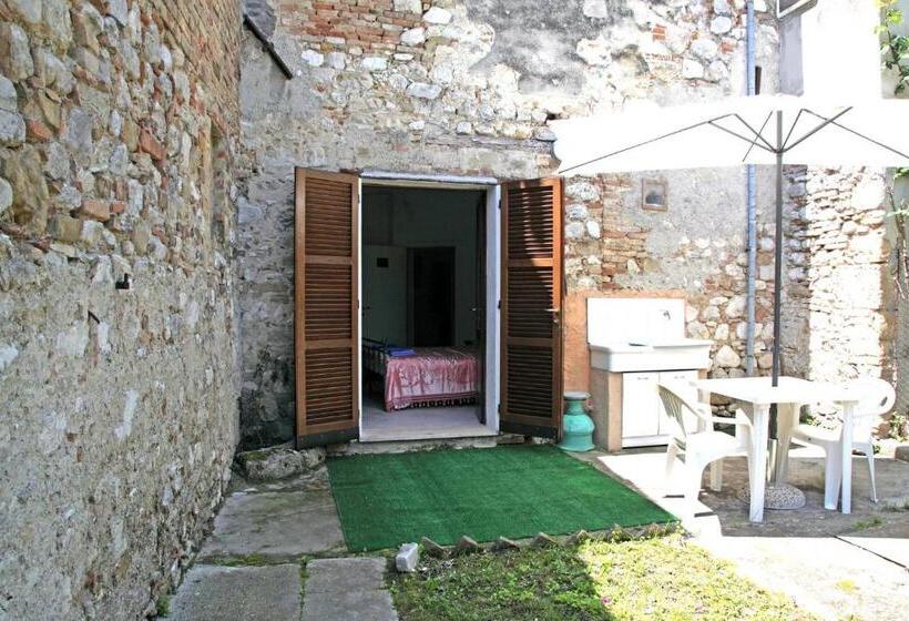 مبيت وإفطار Margarita D Austria