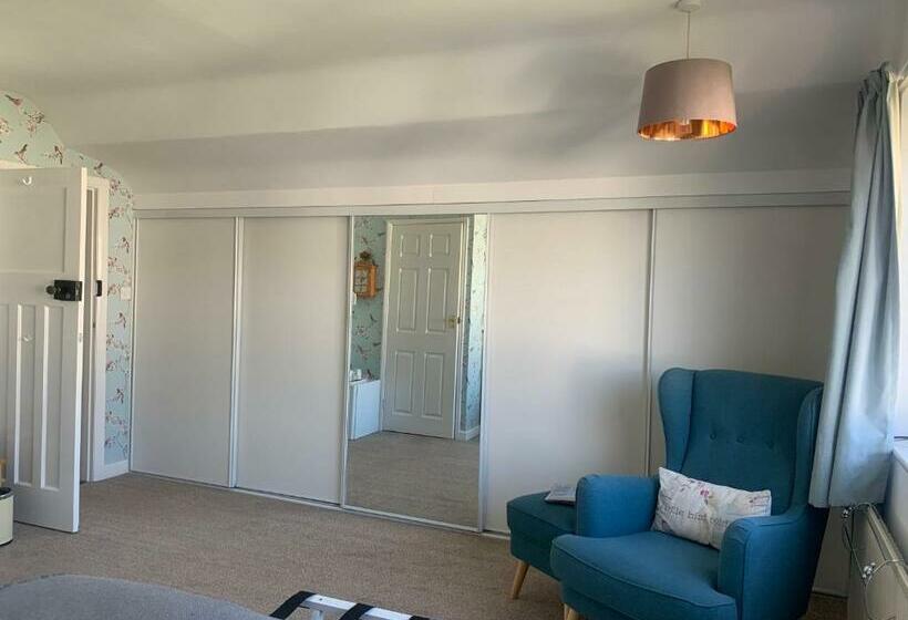 مبيت وإفطار Seaways Cottage Hoylake