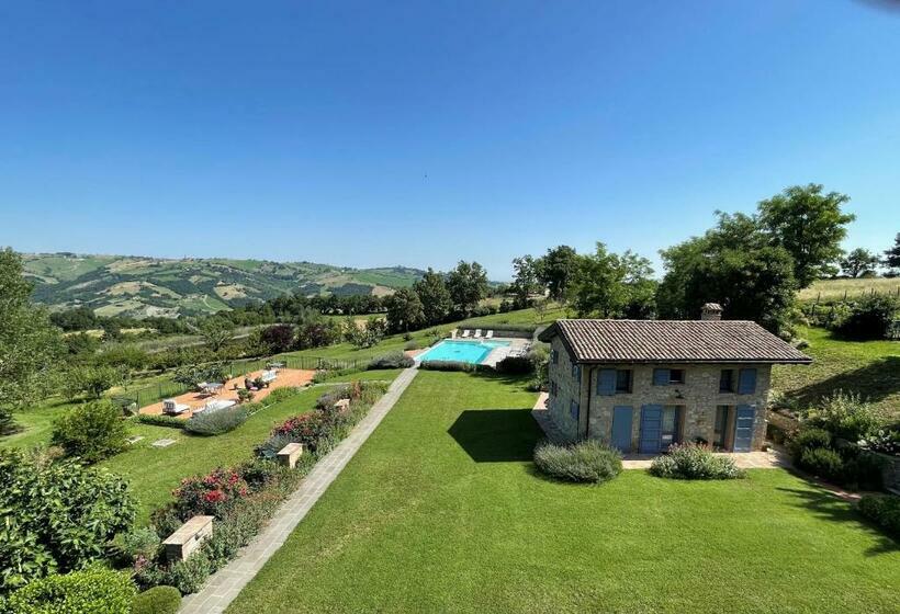 Отель Agriturismo Podere Prasiano