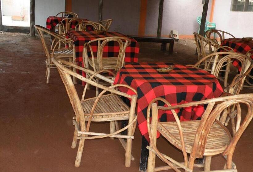 فندق Fig Tree Lodge Camp