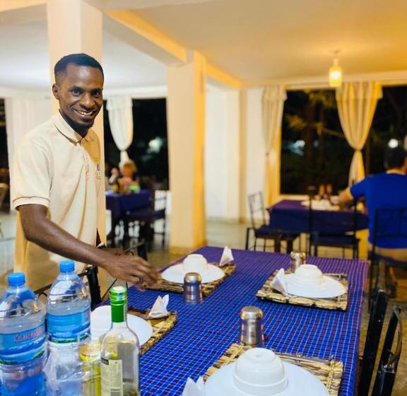 فندق Fig Tree Lodge Camp