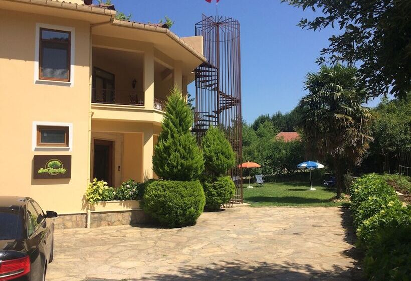 هتل Sarikonaklar Garden Village