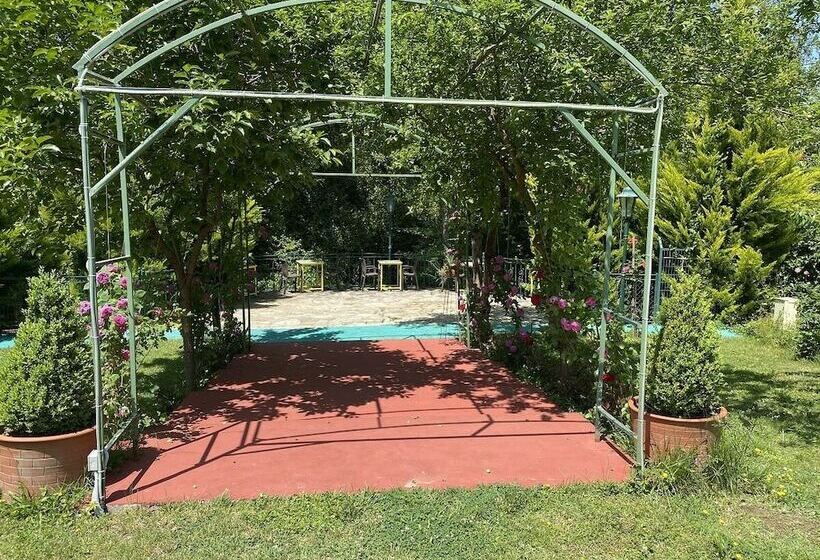 هتل Sarikonaklar Garden Village