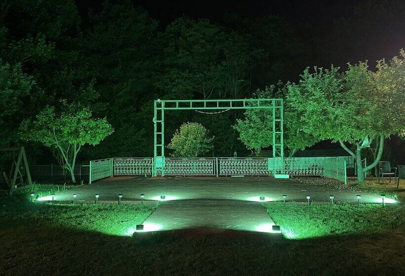 هتل Sarikonaklar Garden Village