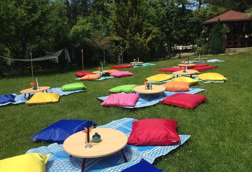 هتل Sarikonaklar Garden Village