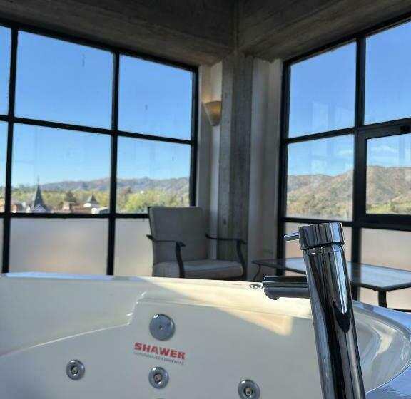 هتل Tower Adults Only