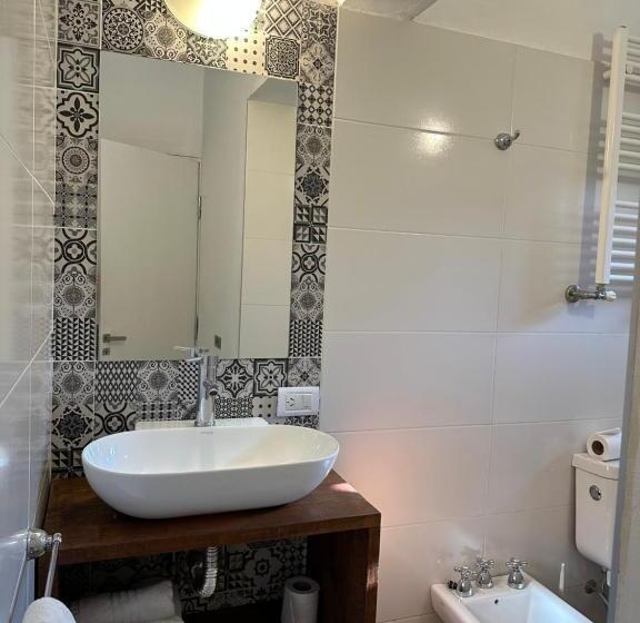 هتل Tower Adults Only