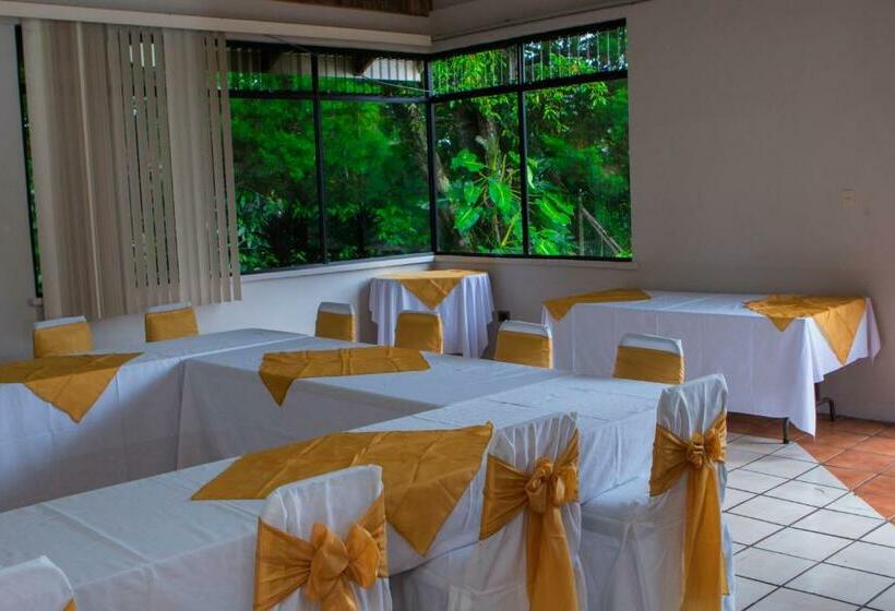 فندق Villa Zurqui