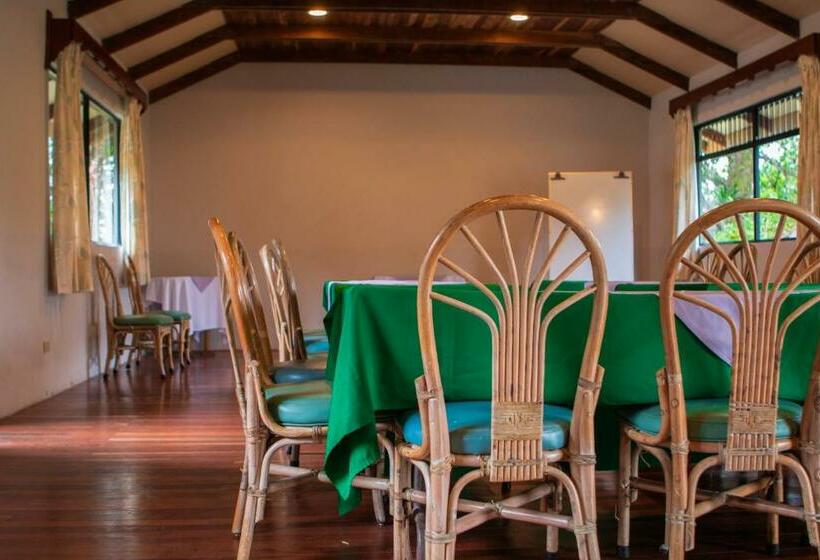 فندق Villa Zurqui