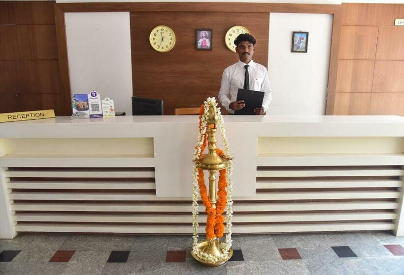 Отель Vyshak International